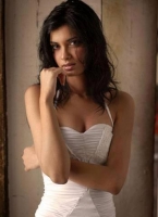 Diana Penty Hot Cleavage Picture Diana Penty Hot Cleavage Picture